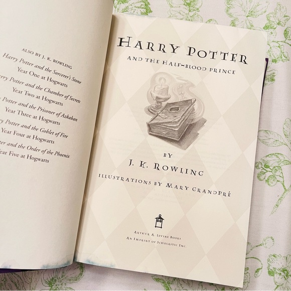Harry Potter and the Half-Blood Prince Book 6 - Picture 1 of 5